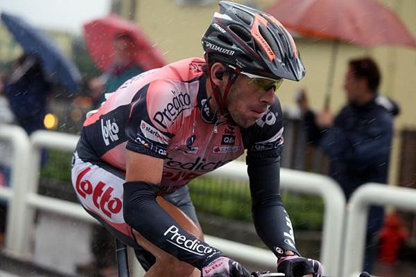 Dario Cioni (Predictor-Lotto) jams it in the rain.