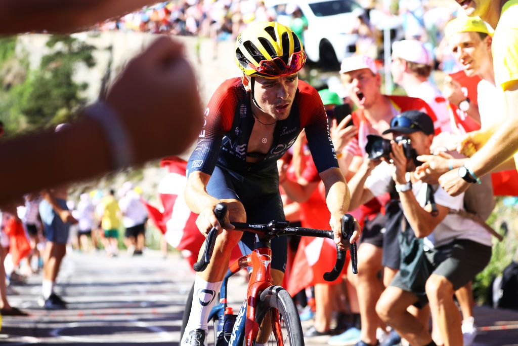 tom Pidcock wins on Alpe d&#039;Huez at the 2022 Tour de France