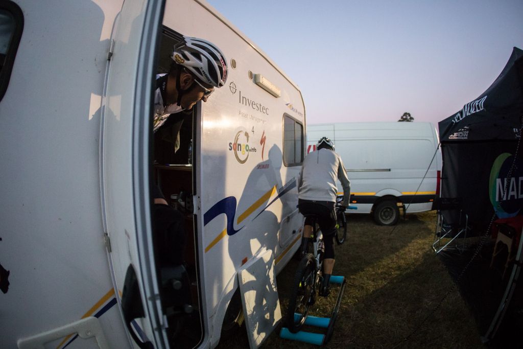 Christoph Sauser and Jaroslav Kulhavy (Investec-Songo-Specialized) at the trailer