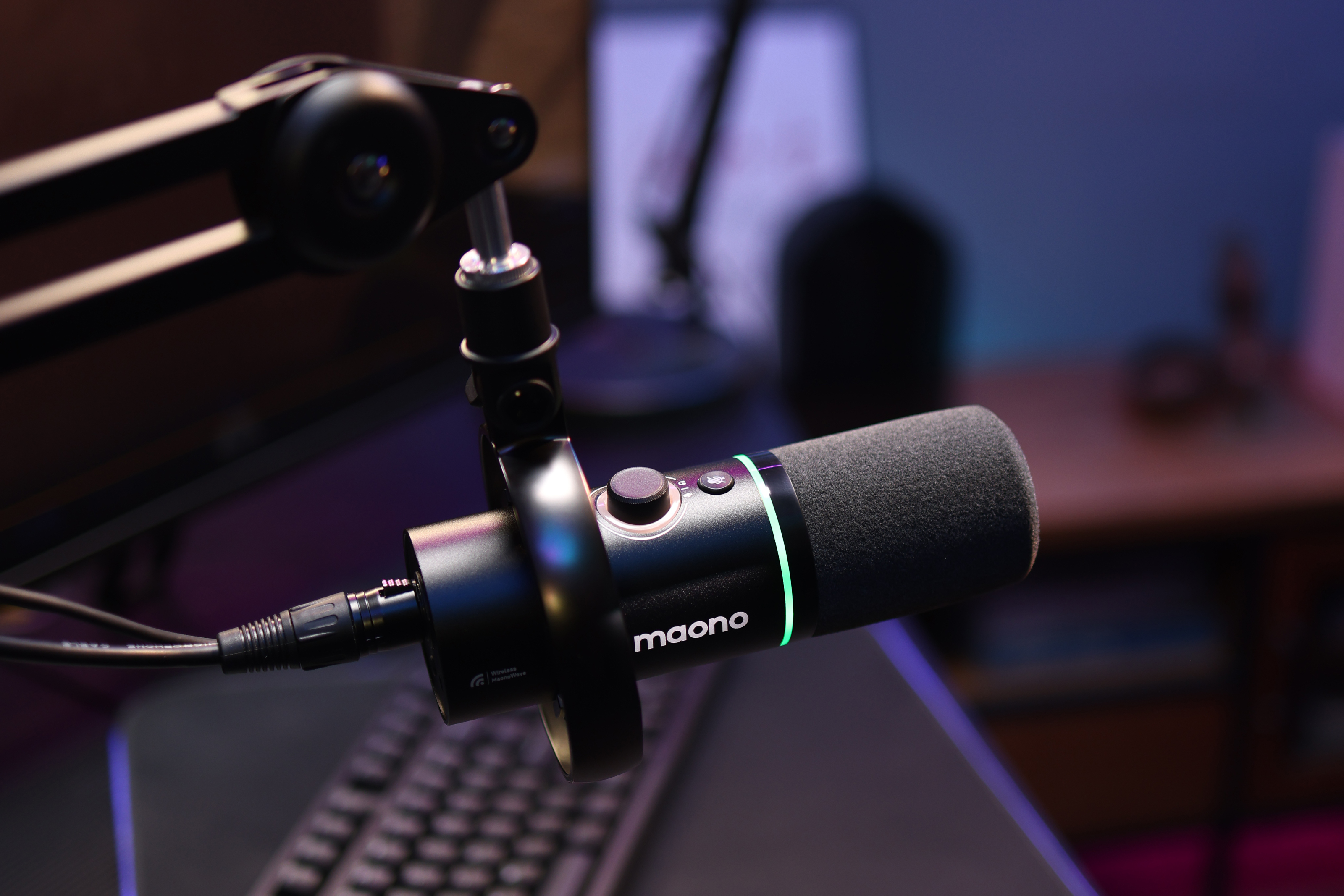 Maono PD200W wireless dynamic podcast microphone
