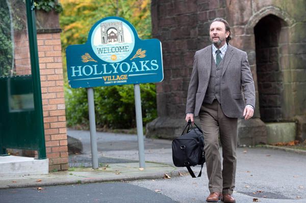 Brendan&#039;s dad arrives in Hollyoaks!