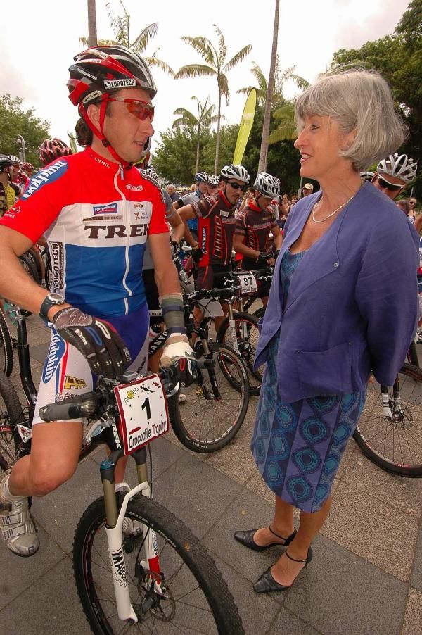 Cairns regional council Mayor Val Schier meets Bart Brentjens