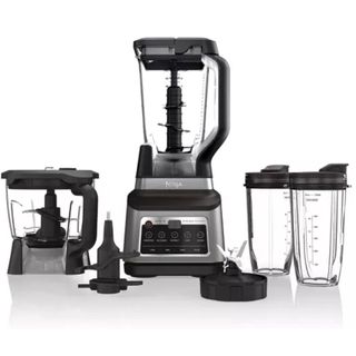 Ninja pro l=plus blender with accessories on a white background
