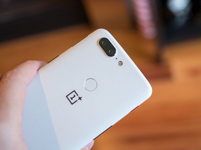 OnePlus 5T in Sandstone White
