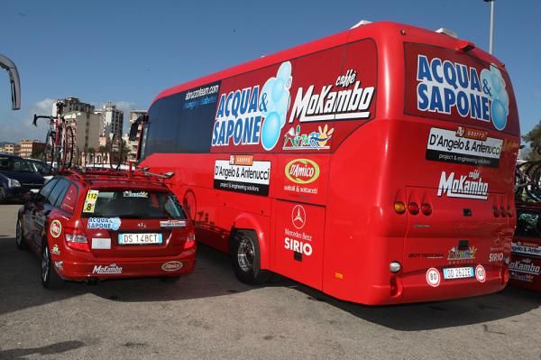 The Acqua &amp; Sapone bus was a vision in red.