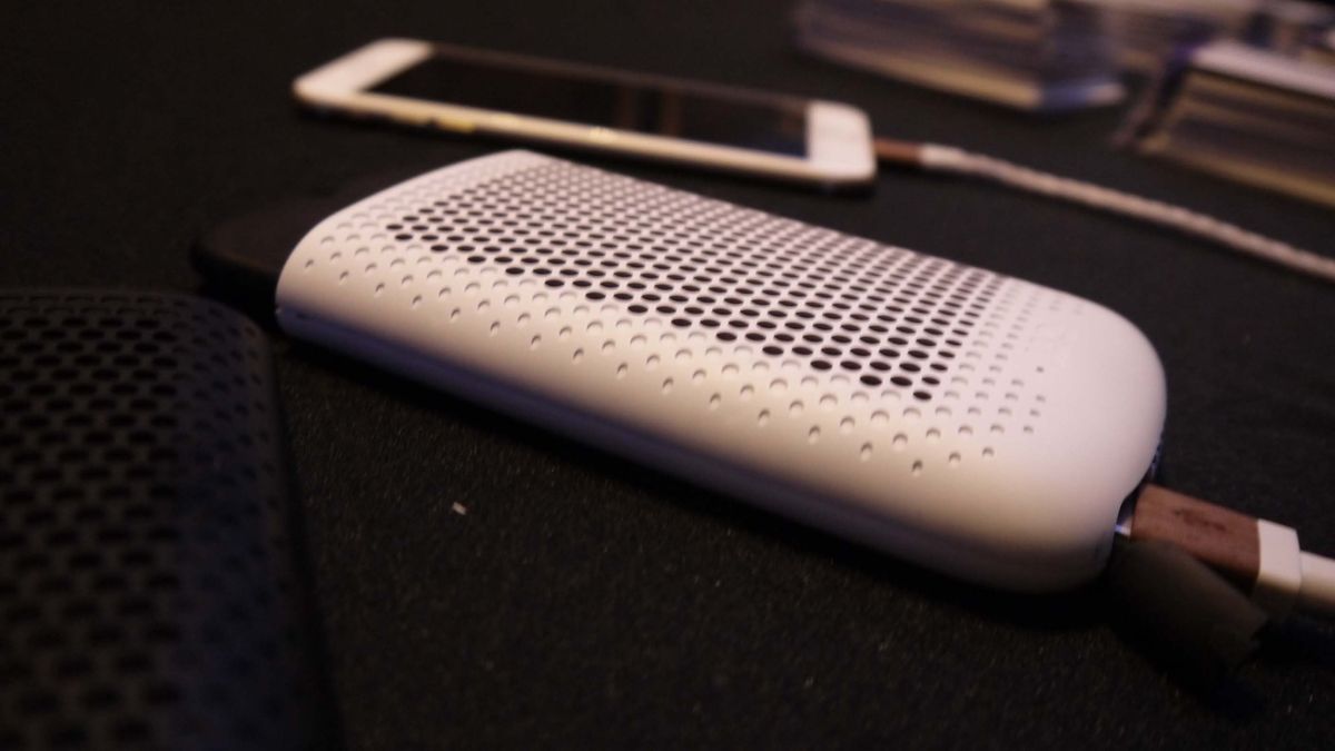 World's smallest fuel cell charger will power your phone with salt