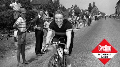 Image shows Alfonsina Strada racing at the Giro