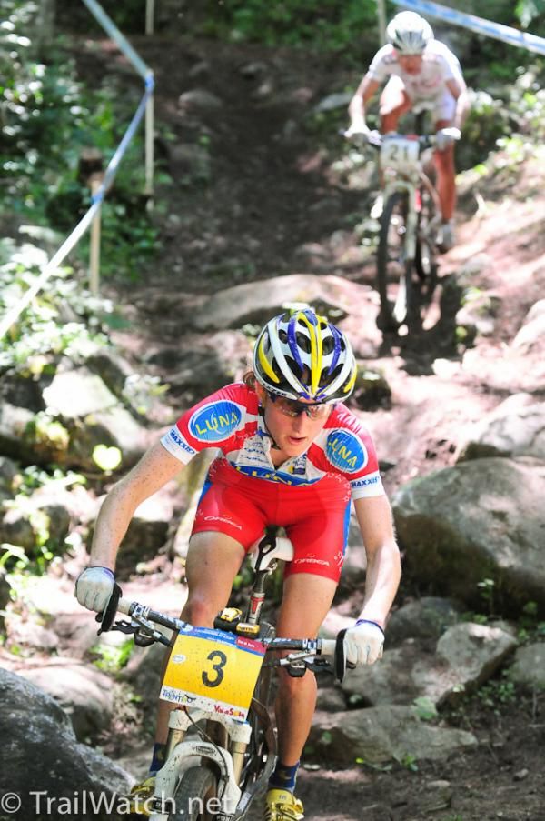 Catherine Pendrel (Luna Pro Team) leading the race down a rocky descent