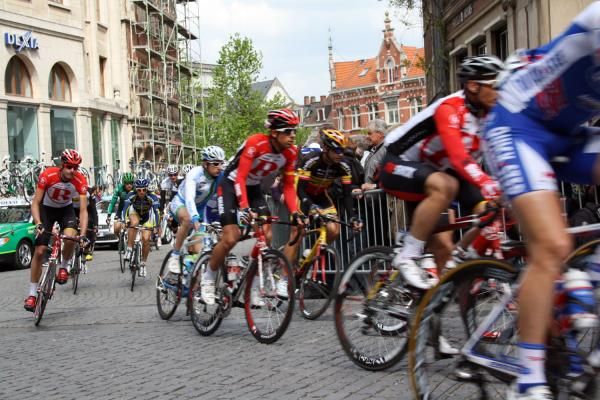 Belgian champion Stijn Devolder (Vacansoleil) between several RadioShack riders.
