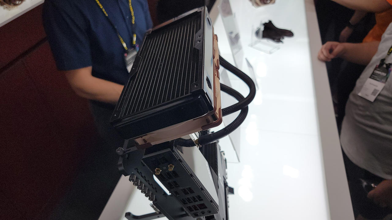 Noctua pumpless AIO liquid cooler prototype