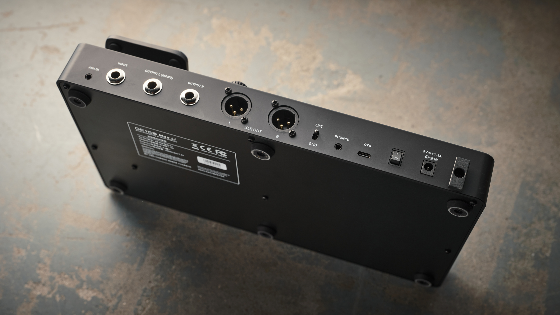 The connections panel of the Mooer GE150 Max Li multi-effects pedal