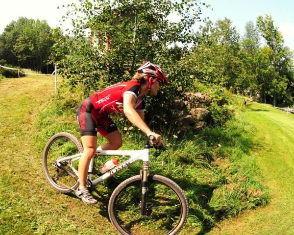Zephanie Blasi (Kenda-Tomac-Hayes) cornering.