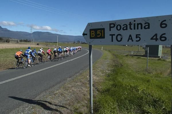 The peloton make their way towards the climb up Poatina around fifty kilometres into the 2010 Launceston to New Norfolk One-Day Classic.