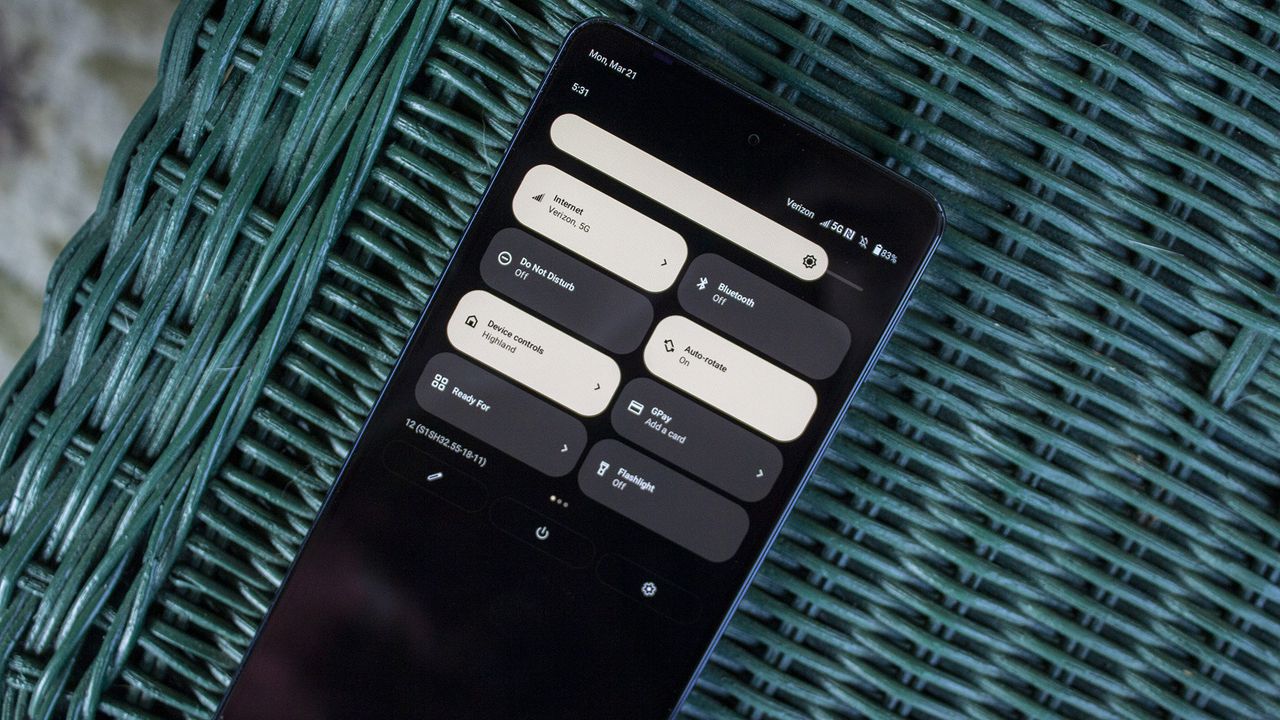 Motorola edge+ (2022)