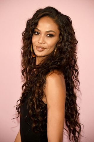 Best hairstyles for long faces: Joan Smalls
