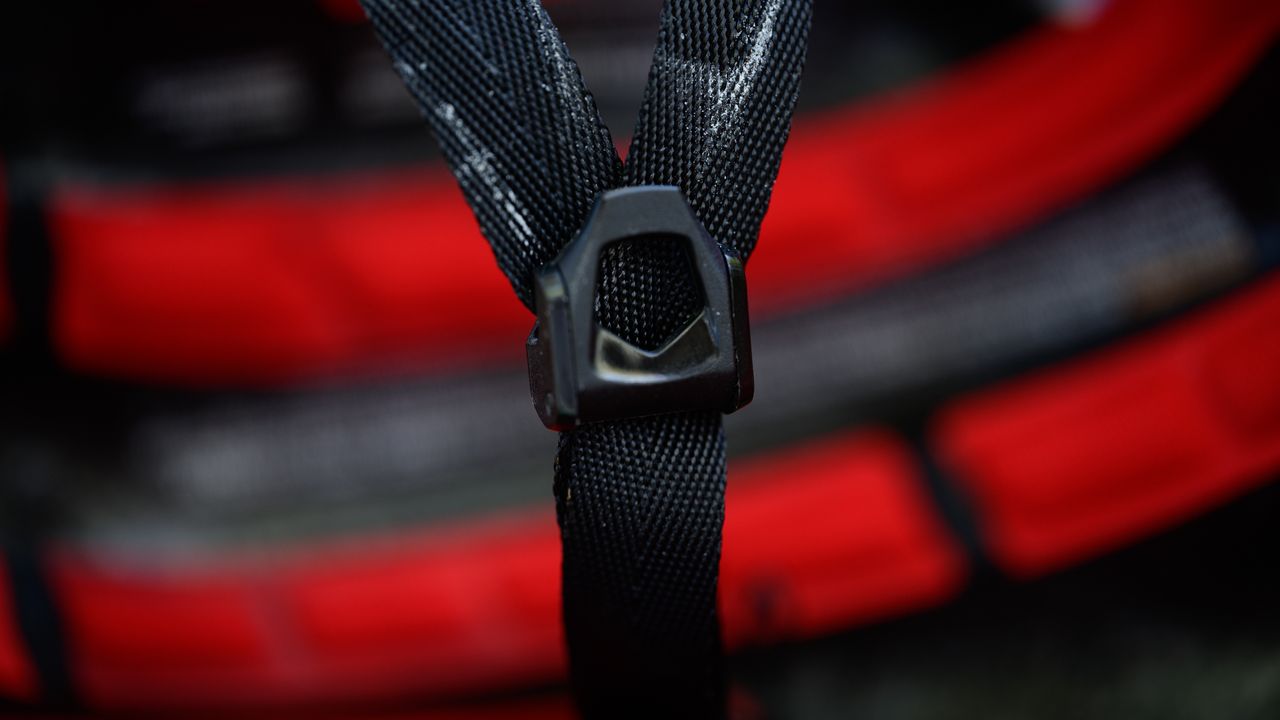 Trek Ballista MIPS Y buckle