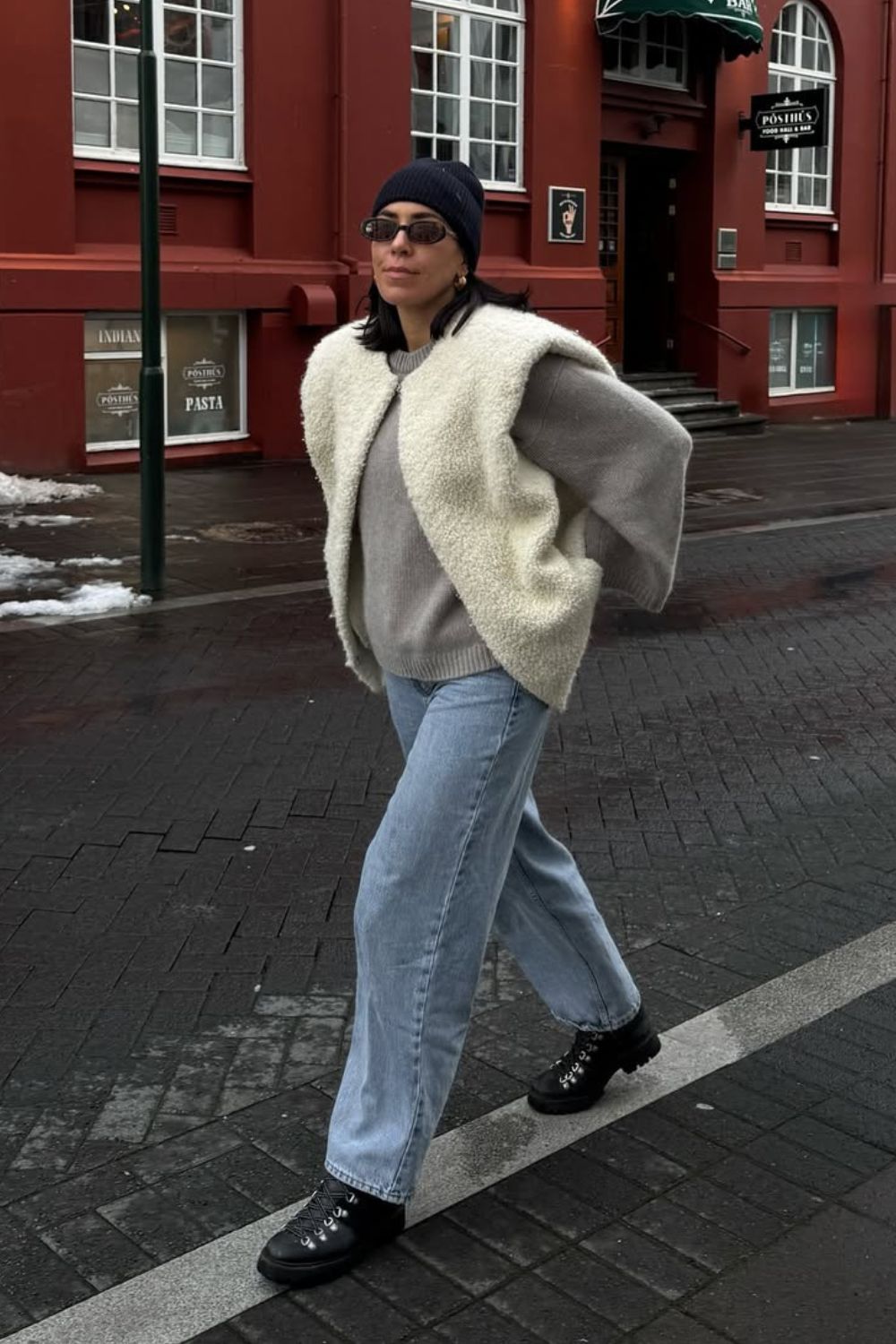 @jessicaskye_ Black Boot Outfits