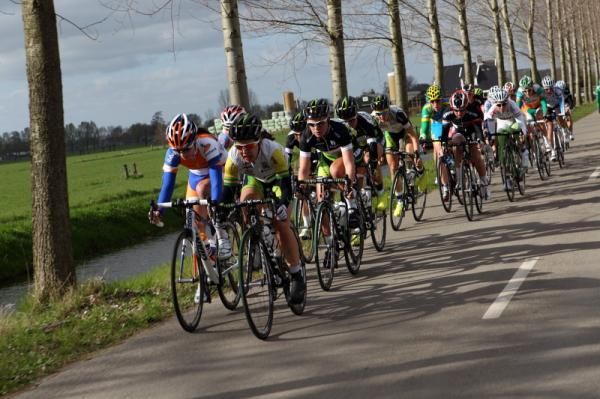 Australian, Amanda Spratt and the GreenEDGE-AIS women at the front in the final 25 kilometres