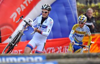 Niels Albert still leads the World Cup after placing second in Pont-Château