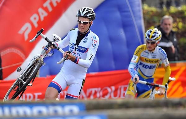 Niels Albert still leads the World Cup after placing second in Pont-Ch&acirc;teau