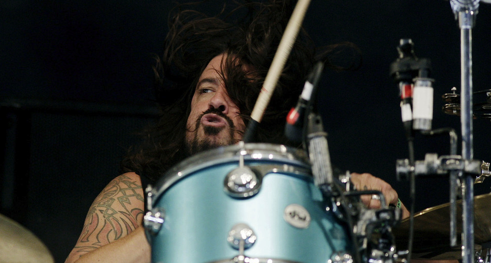 queens of the stone age tour dave grohl