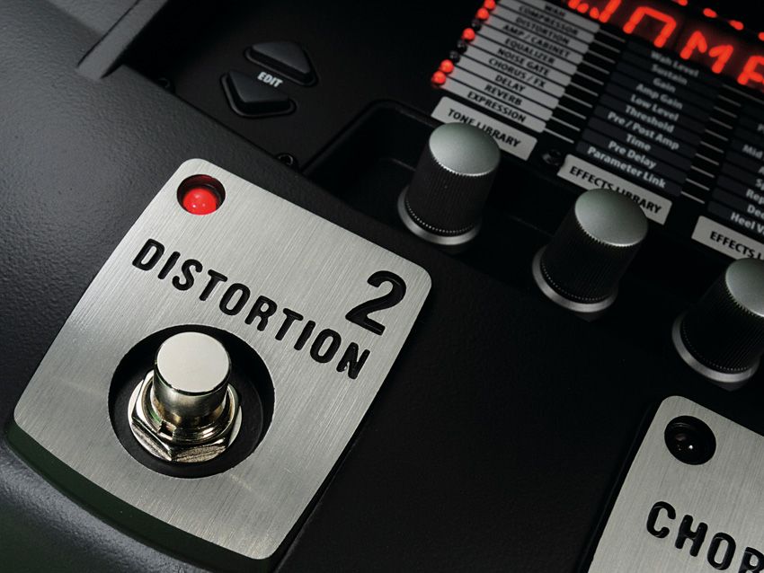Along with the other four footswitches, the distortion can be used as a virtual stompbox