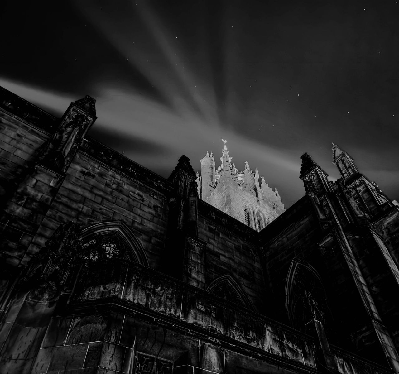 GuruShots - Powerful Black &amp; White Jan 26