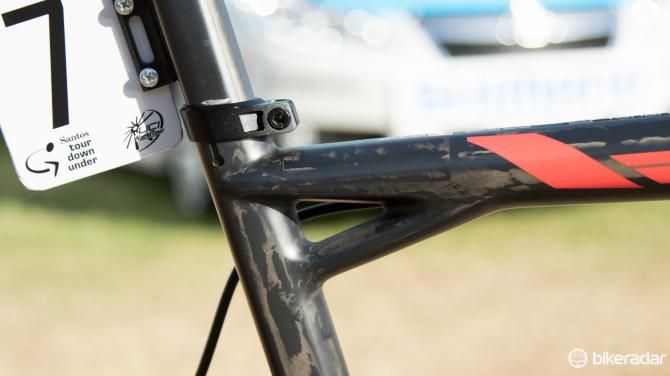 BMC once told us - "Turn off the lights in a room full of 100s of bikes, you'll know when you find the BMC". This additional brace is mostly cosmetic these days, but it's now part of BMC's DNA