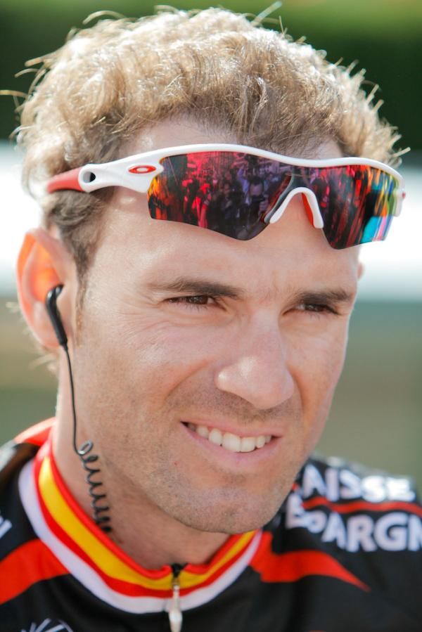 Alejandro Valverde (Caisse d'Epargne) looks relaxed at the start