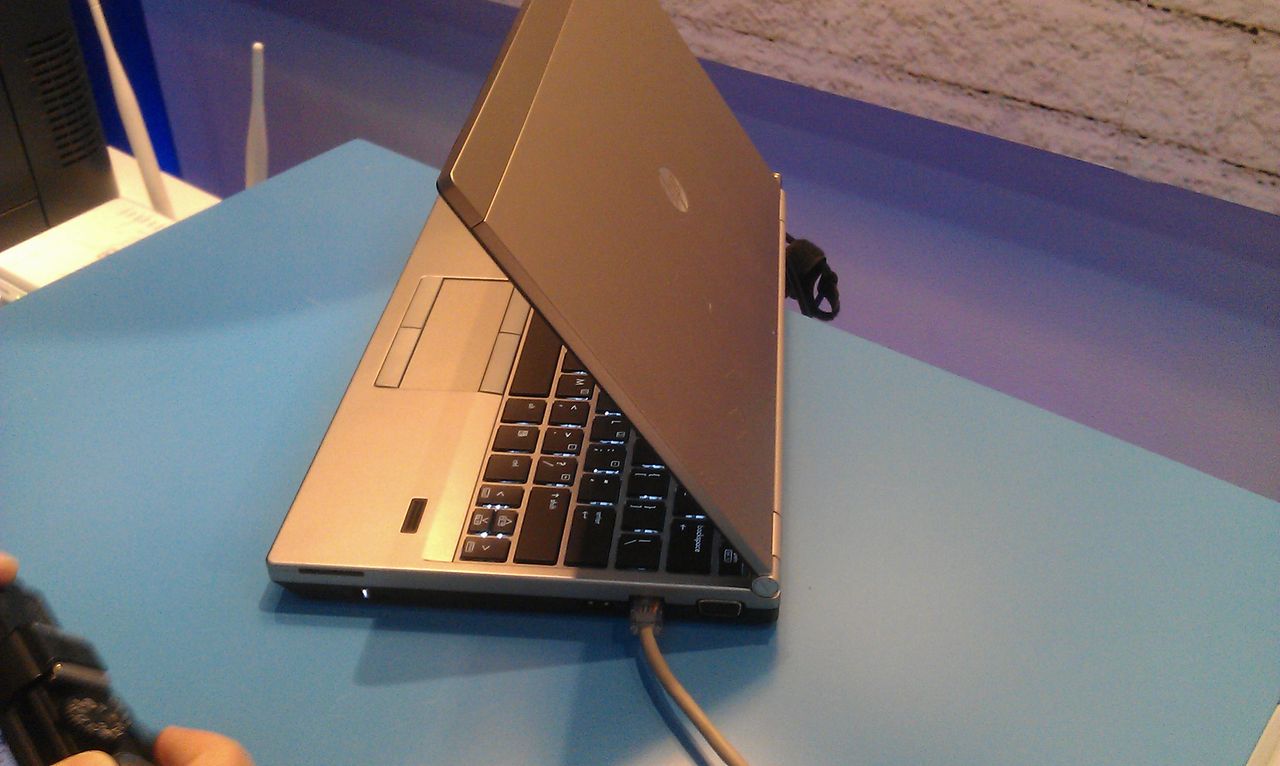 HP EliteBook 2170p - Side on