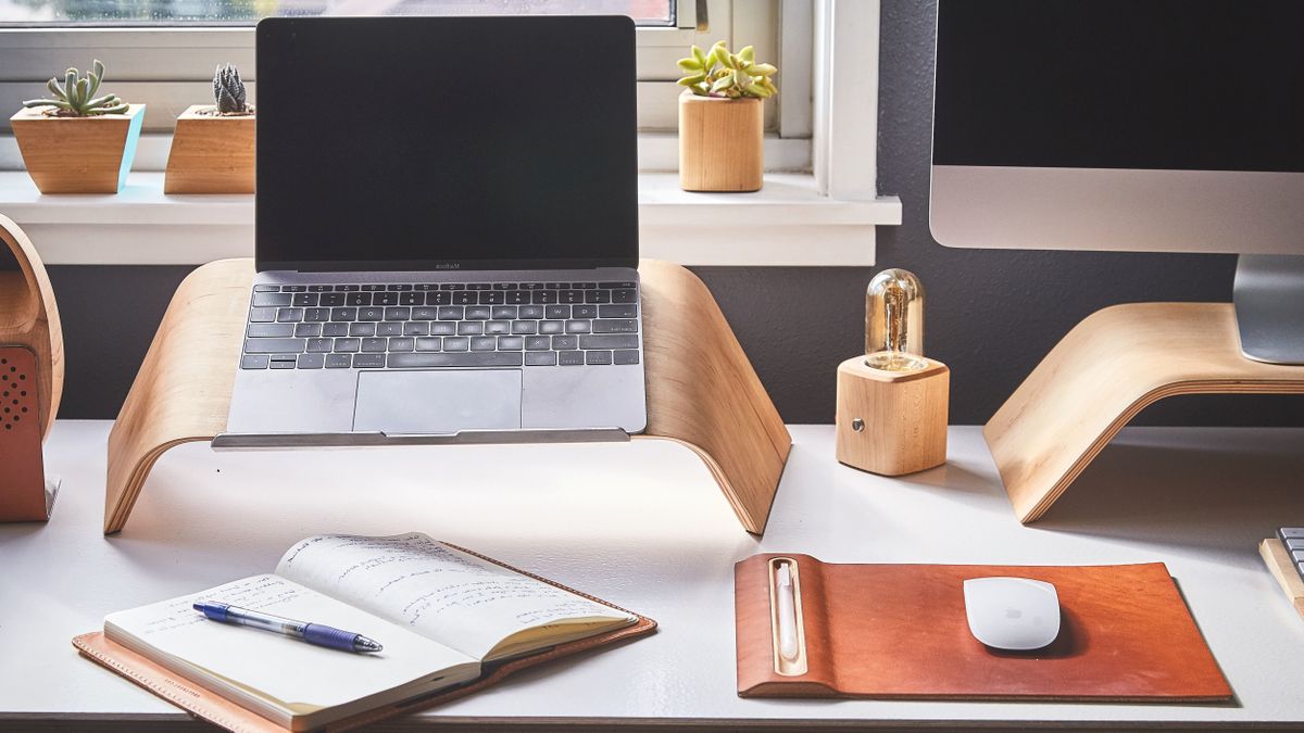 How To Set Up A Laptop Docking Station For Remote Teaching