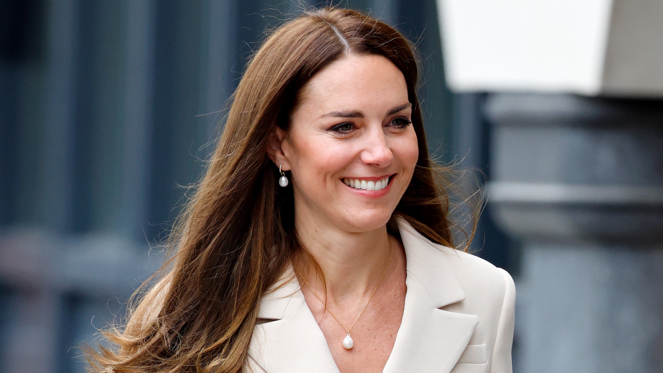Catherine, Princess of Wales wears a pearl Monica Vinader necklace as she visits the headquarters of the Royal College of Midwives (RCM) and the Royal College of Obstetricians and Gynaecologists (RCOG) on April 27, 2022