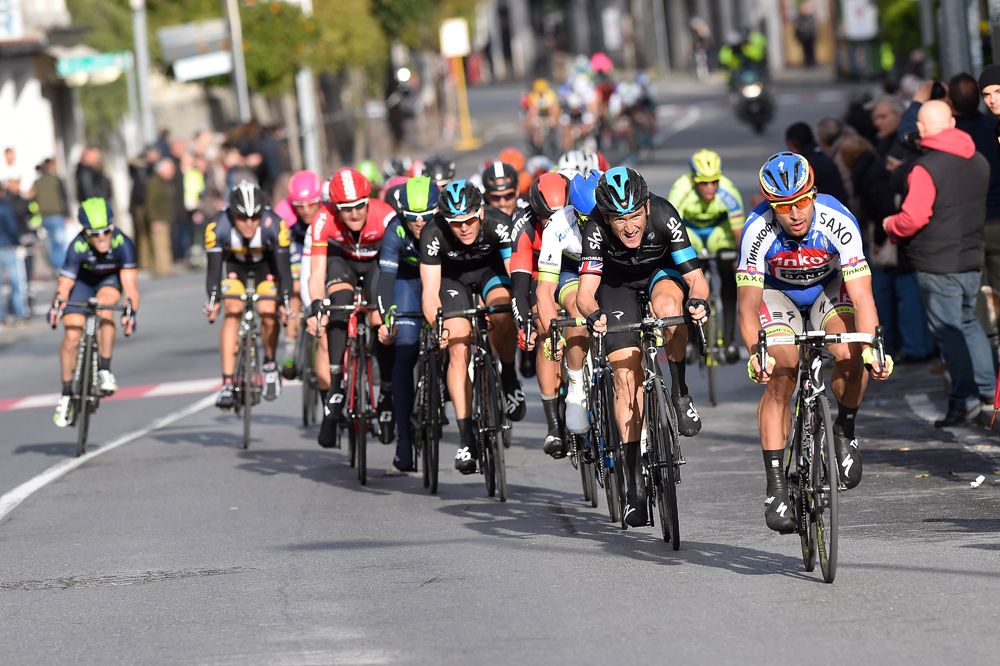 The race favourites close in on the line at Milan-San Remo