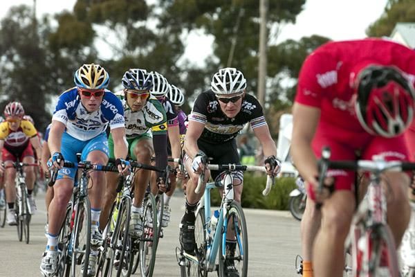 The pace was on as the peloton lapped the circuit in around 70 seconds during the 39km fifth stage.