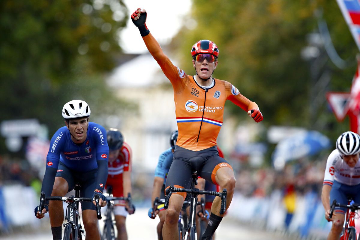 Nils Eekhoff wins the U23 men's road race