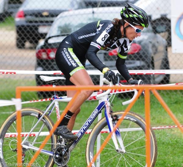 Niclole Duke (Cannondale) sprinting on the pavement