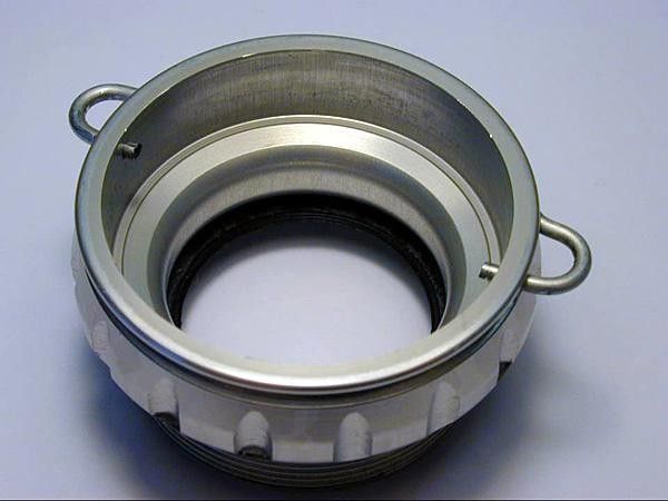 Bearing cup with surclip.