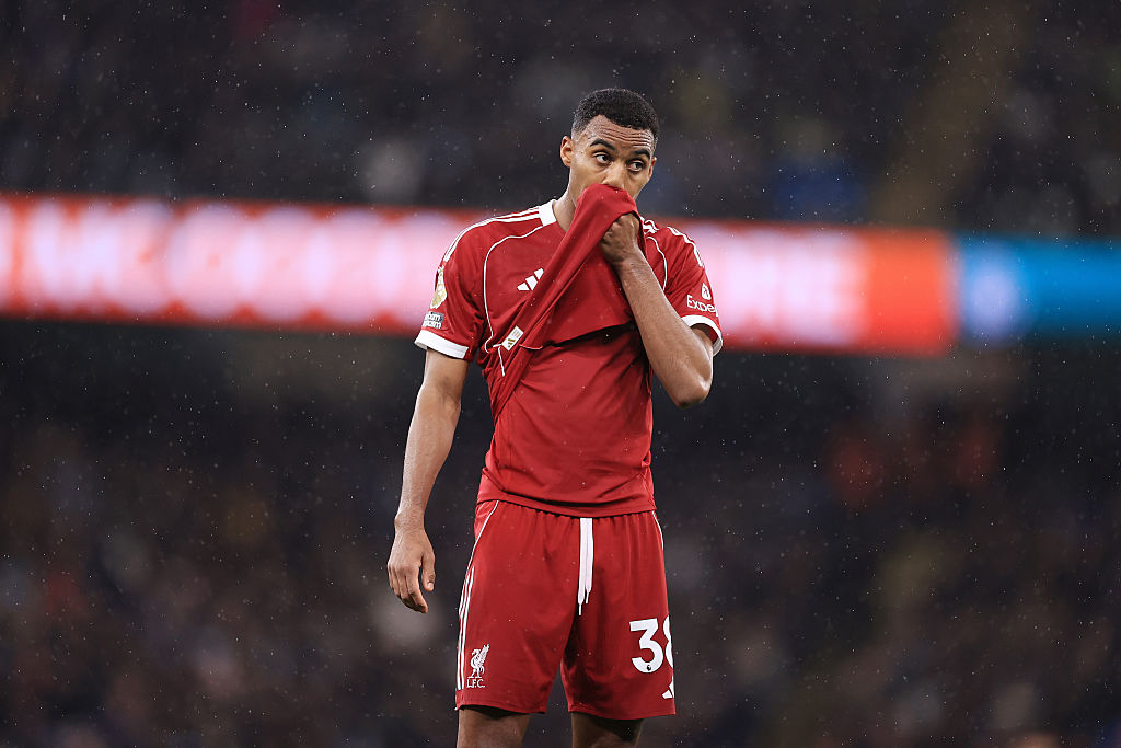 MANCHESTER, ENGLAND - NOVEMBER 9: Ryan Gravenberch of Liverpool looks dejected during the Premier League match between Manchester City and Liverpool at Etihad Stadium on November 9, 2025 in Manchester, England. (Photo by Simon Stacpoole/Offside/Offside via Getty Images)