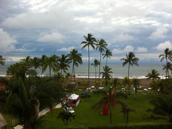 Palm trees, beaches, heat and humidity marked the eve of the race.