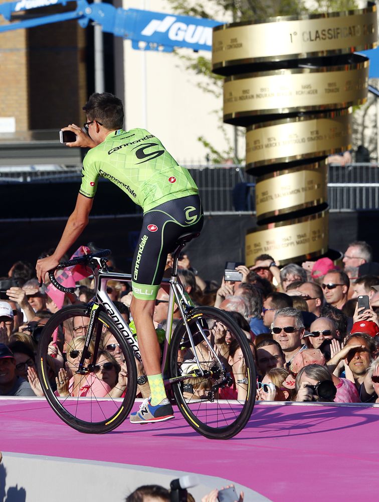 Davide Formolo gets a photo from the stage