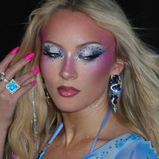 An image of Zara Larsson wearing makeup by makeup artist Sophia Sinot.