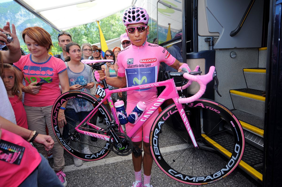 2014 Giro d'Italia winner Nairo Quintana shows off his pink Canyon
