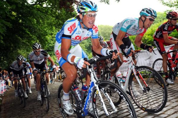 Bert De Backer (Skil-Shimano) pushes to the top