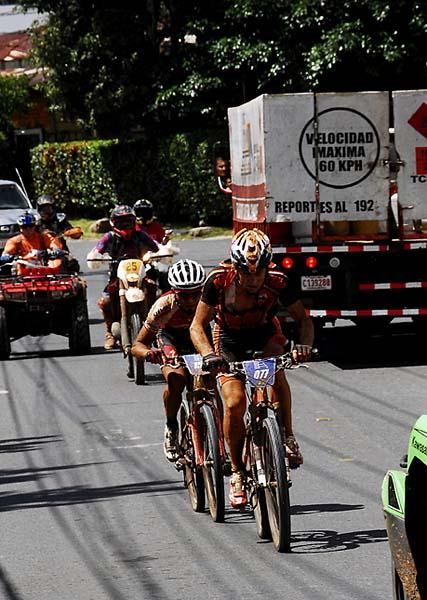 Manny Prado and Heinz Soerweg one kilometer from the finish line of Stage 1.