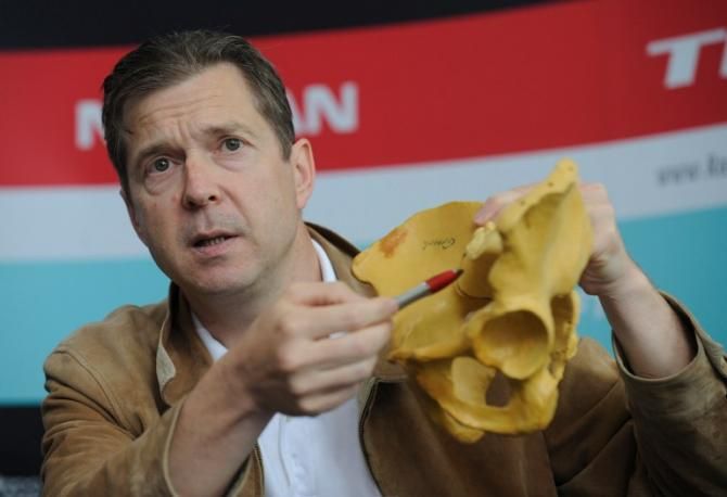 Orthopedic surgeon Dr. Torsten Gerich explains the sacral fracture that would prevent Andy Schleck from starting the Tour de France