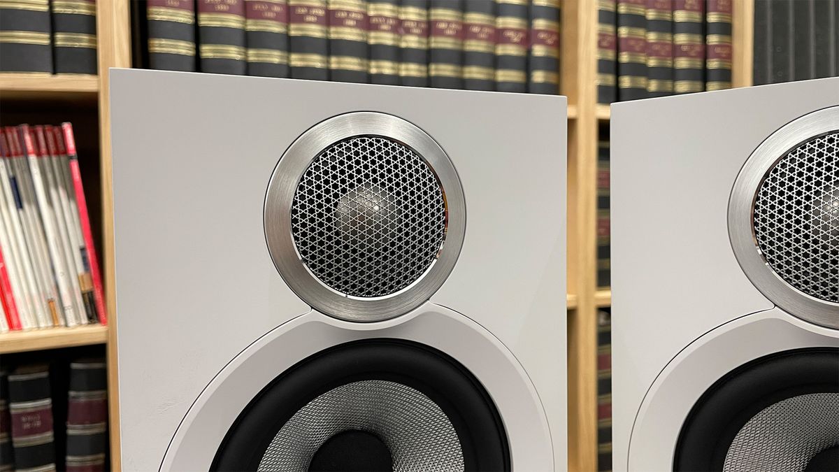Standmount speakers: Bowers &amp; Wilkins 607 S3