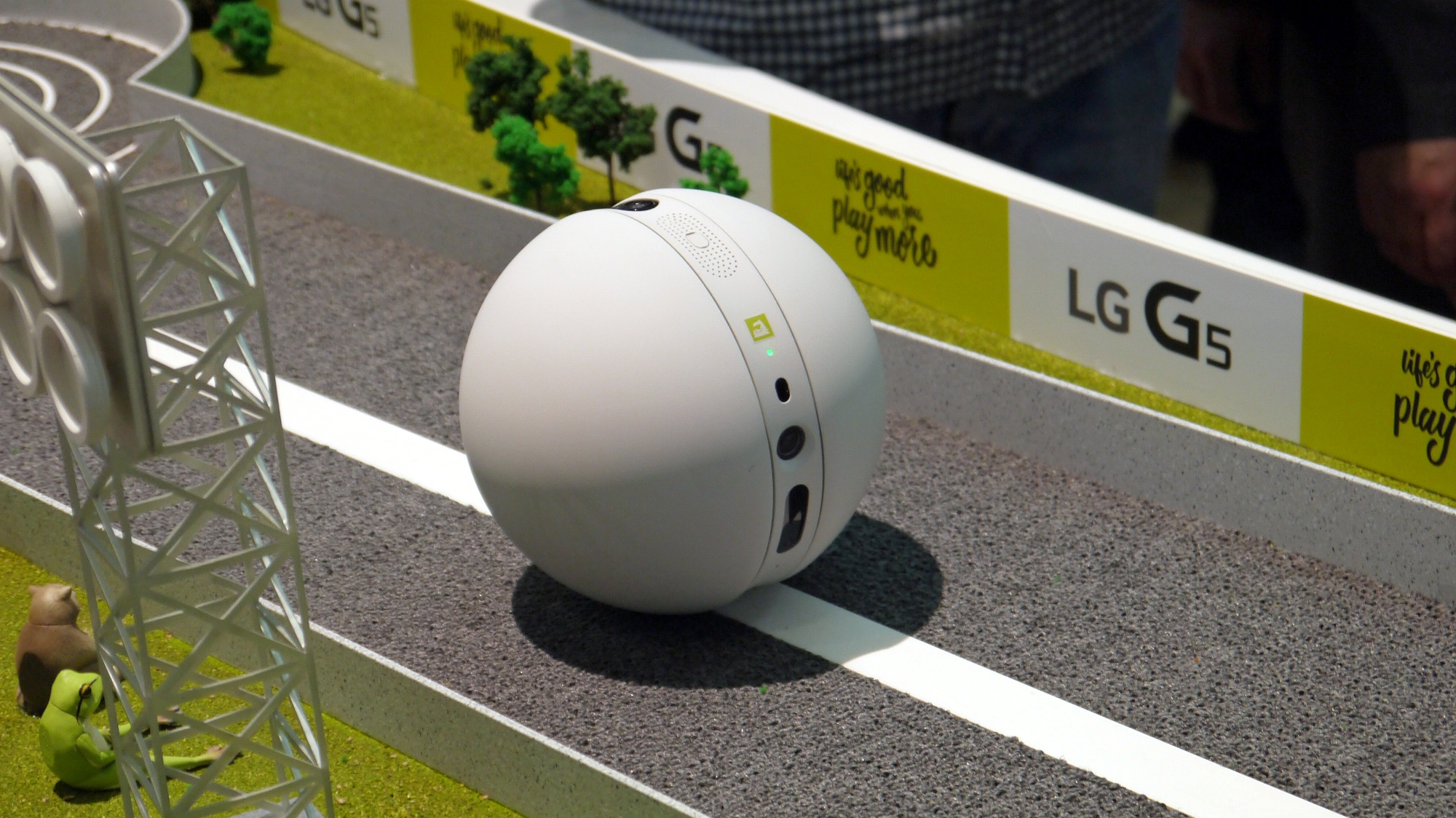 LG&#039;s crazy Rolling Bot is being let loose in the UK, but it&#039;ll cost you