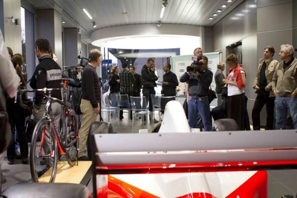 Media gather for a closer look at Boonen's Specialized Venge McLaren