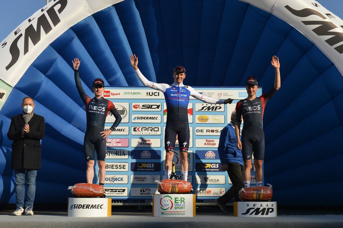 Settimana Internazionale Coppi e Bartali 2022 - 37th Edition - 1st stage Riccione - Riccione 164,6 km - 22/03/2022 - Mauro Schmid (SUI - Quick-Step Alpha Vinyl Team) - Eddie Dunbar (IRL - INEOS Grenadiers) - Ethan Hayter (GBR - INEOS Grenadiers) - photo Tommaso Pelagalli/SprintCyclingAgency&Acirc;&copy;2022