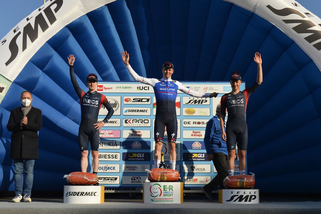 Settimana Internazionale Coppi e Bartali 2022 - 37th Edition - 1st stage Riccione - Riccione 164,6 km - 22/03/2022 - Mauro Schmid (SUI - Quick-Step Alpha Vinyl Team) - Eddie Dunbar (IRL - INEOS Grenadiers) - Ethan Hayter (GBR - INEOS Grenadiers) - photo Tommaso Pelagalli/SprintCyclingAgency&Acirc;&copy;2022